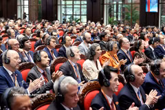 国内代表和国际嘉宾出席大会。图自越通社