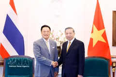 越共中央总书记、国家主席苏林会见泰国总理阿努廷·参威拉军。图自越通社