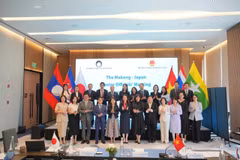 与会代表合影。图自外交部