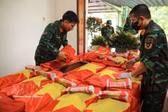 对遗骸状况进行评估，随后将进行DNA采样以确定烈士身份。图自越通社