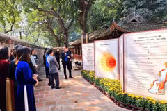 “石碑叙述故事”的专题展览会开展。图自Vietnam+