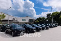 Limo Green车队采用黑色涂装以凸显高端定位。图自越通社