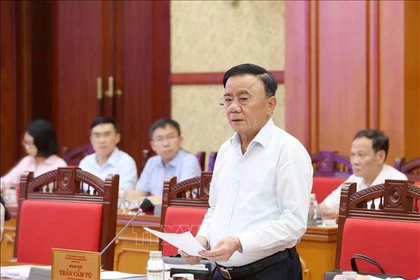 越共中央书记处常务书记陈锦秀主持越共十四大服务组织小组第四次会议。图自越通社