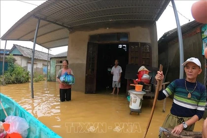 顺化暴雨致逾5.46万栋房屋受淹。图自越通社