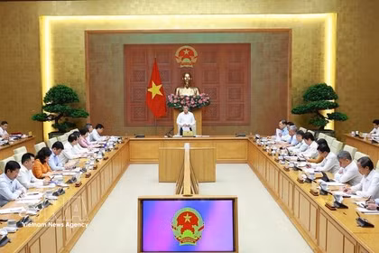 越南政府总理黎明兴分别与财政部及央行领导举行工作会议