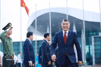 政府总理黎明兴抵达菲律宾开始出席第48届东盟峰会之行