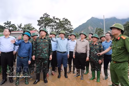 越南政府副总理胡国勇赴芒炭乡慰问受灾群众