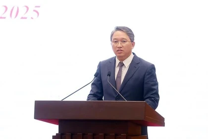 越共中央委员、司法部长阮海宁在新闻发布会上发表讲话。图自越通社