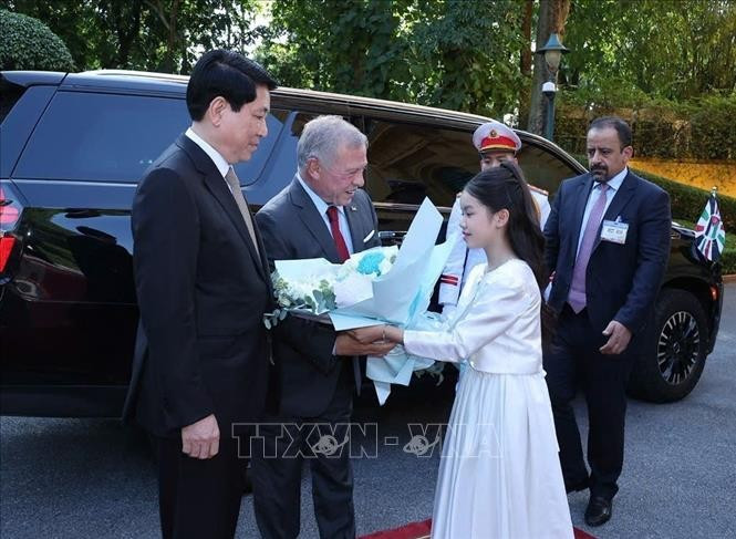 国家主席梁强迎接约旦国王阿卜杜拉二世·本·侯赛因对越南进行正式访问。图自 越通社