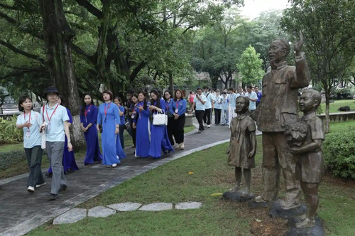 quang-tay-3.png