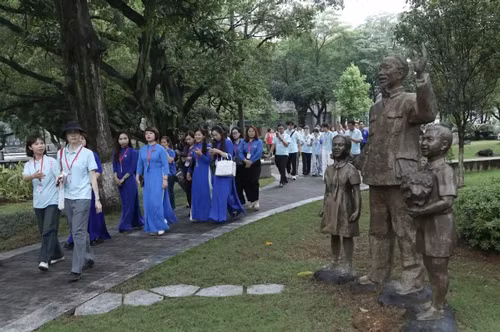 quang-tay-3.png