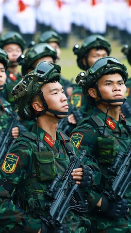 奠边府大捷70周年（1954年5月7日—2024年5月7日）庆典上的阅兵分列式。图自越通社