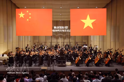 中越和鸣专场音乐会在河内剑湖剧院举行。图自越通社
