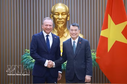 越南政府总理黎明兴会见卢森堡财政大臣吉勒·罗特。图自越通社