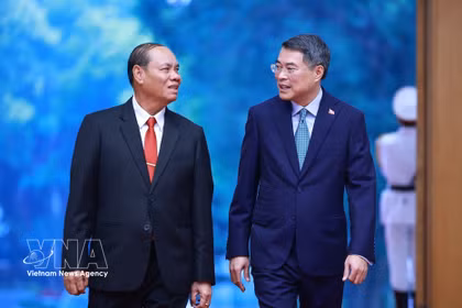 越南政府总理黎明兴会见老挝人民革命党中央政治局委员、中央书记处常务书记维莱·拉坎丰。图自越通社