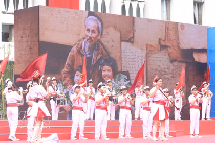 西贡-嘉定市被命名为胡志明市50周年纪念典礼隆重举行