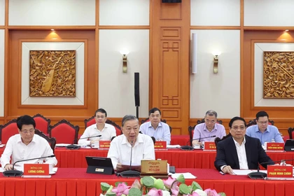 越共中央政治局与国会党委常委会召开会议 聚焦国会党代会筹备工作