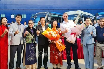 广宁省迎来今年邮轮旅游季首趟北海—下龙国际邮轮