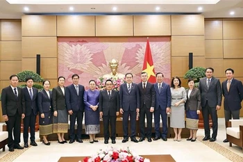 双方代表合影。图自越通社