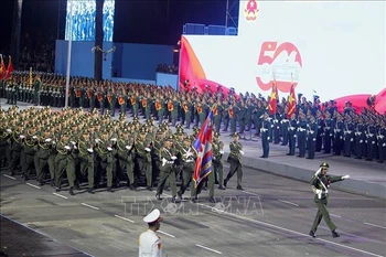 柬埔寨皇家军队方队参加合练彩排。图自越通社