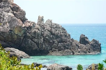 平定省龙鳞角美景。图自越通社