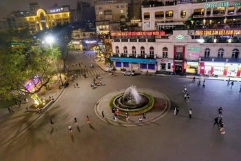 还剑湖东京义塾广场。图自越通社