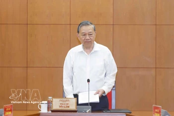 越共中央总书记苏林在会议上发言。图自越通社