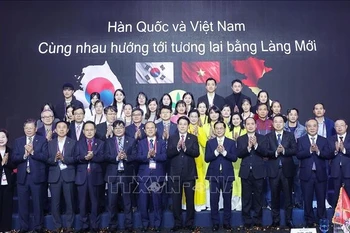 与会代表合影。图自越通社