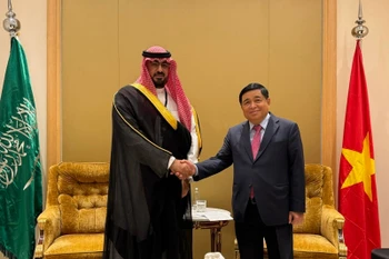 阮志勇副总理会见沙特阿拉伯经济和计划大臣费萨尔·本·法德尔·易卜拉欣。图自越通社
