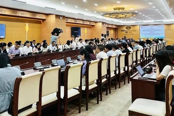座谈会全景。图自越通社