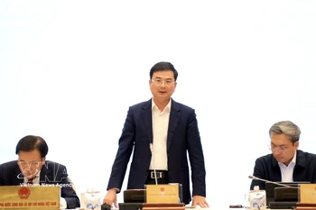 越南国家银行副行长范青河发言。图自越通社