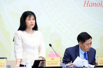 越南国会代表工作委员会副主任、国家选举委员会常务办公室副主任谢氏安发表讲话。图自越通社