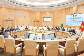 越南与阿塞拜疆政府间经贸与科技合作委员会第三次会议在河内召开。图自越通社