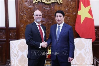 梁强会见加拿大驻越大使肖恩·佩里·斯蒂尔。图自越通社