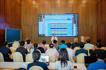 来自5个国家的近40名青年科学家、研究员、工程师、技术员及学生参与2025年天体物理学小组夏令营。图自越通社