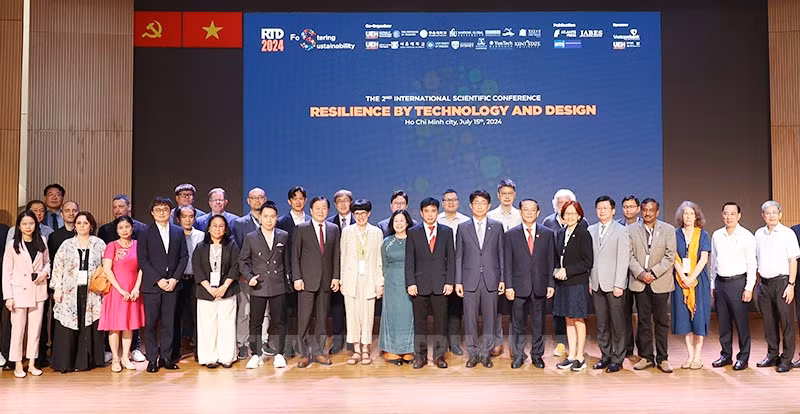 与会代表合影。图自hcmcpv.org.vn