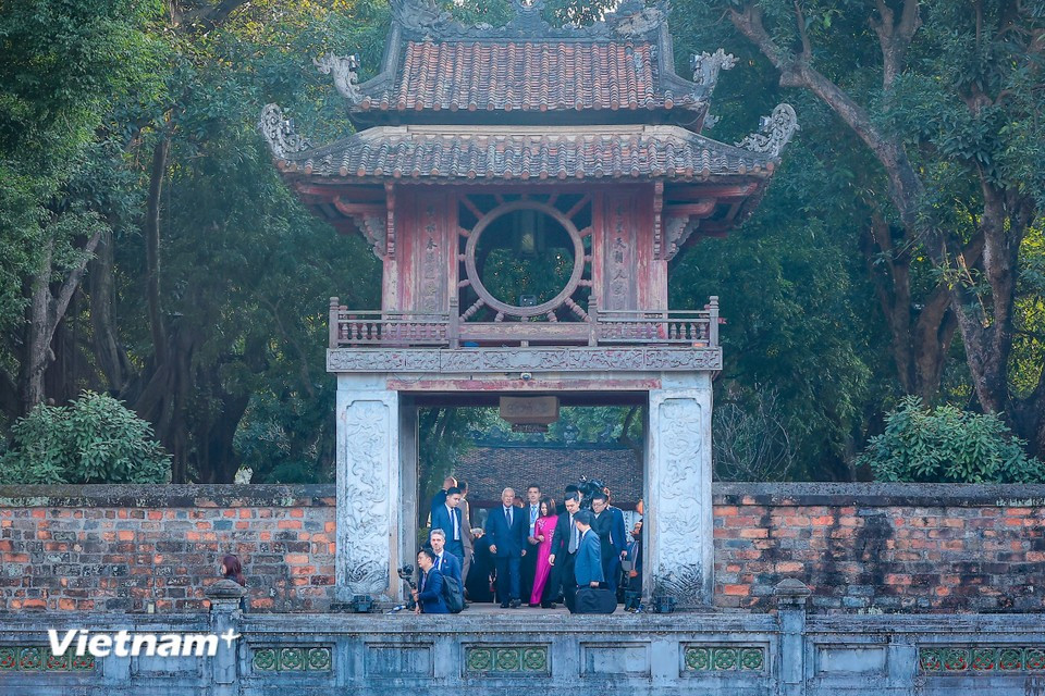 欧洲理事会主席安东尼奥·科斯塔对越南进行访问是在双方自1990年11月28日正式建立外交关系以来越欧关系不断发展的背景下进行的。图自vietnamplus