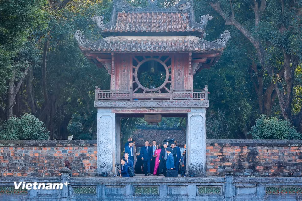 欧洲理事会主席安东尼奥·科斯塔对越南进行访问是在双方自1990年11月28日正式建立外交关系以来越欧关系不断发展的背景下进行的。图自vietnamplus