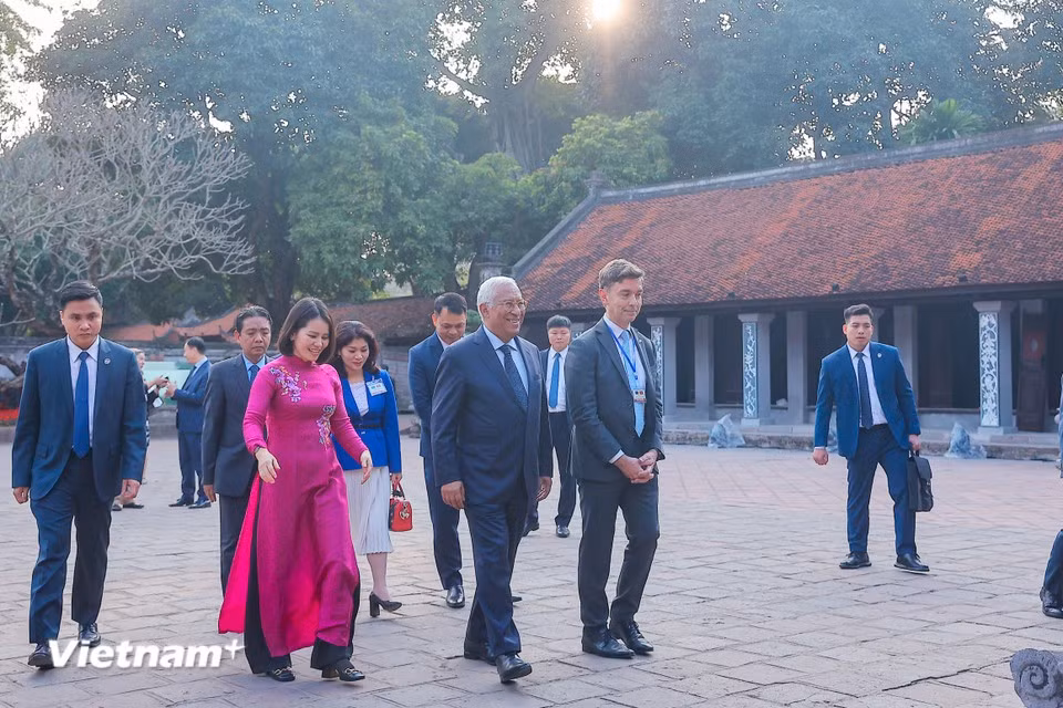 欧洲理事会主席安东尼奥·科斯塔参观文庙-国子监。图自vietnamplus