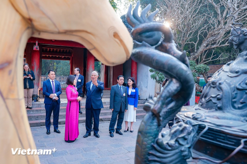 欧洲理事会主席安东尼奥·科斯塔参观文庙-国子监。图自vietnamplus