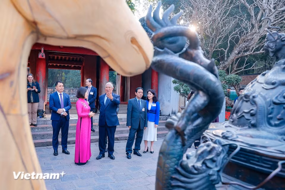 欧洲理事会主席安东尼奥·科斯塔参观文庙-国子监。图自vietnamplus