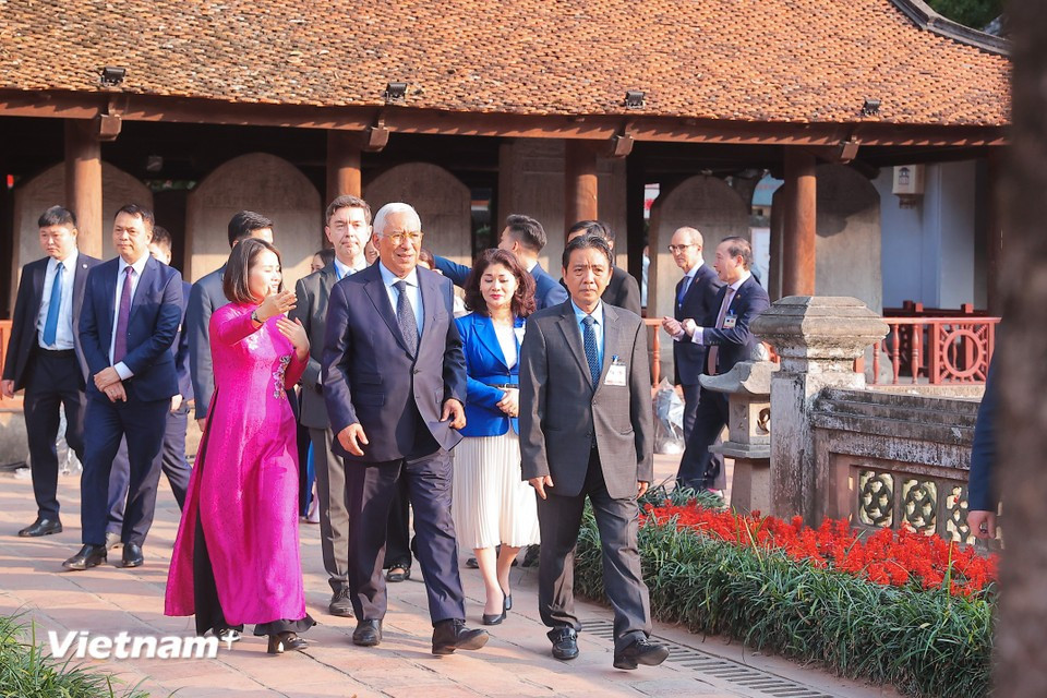 欧洲理事会主席安东尼奥·科斯塔参观文庙-国子监。图自vietnamplus