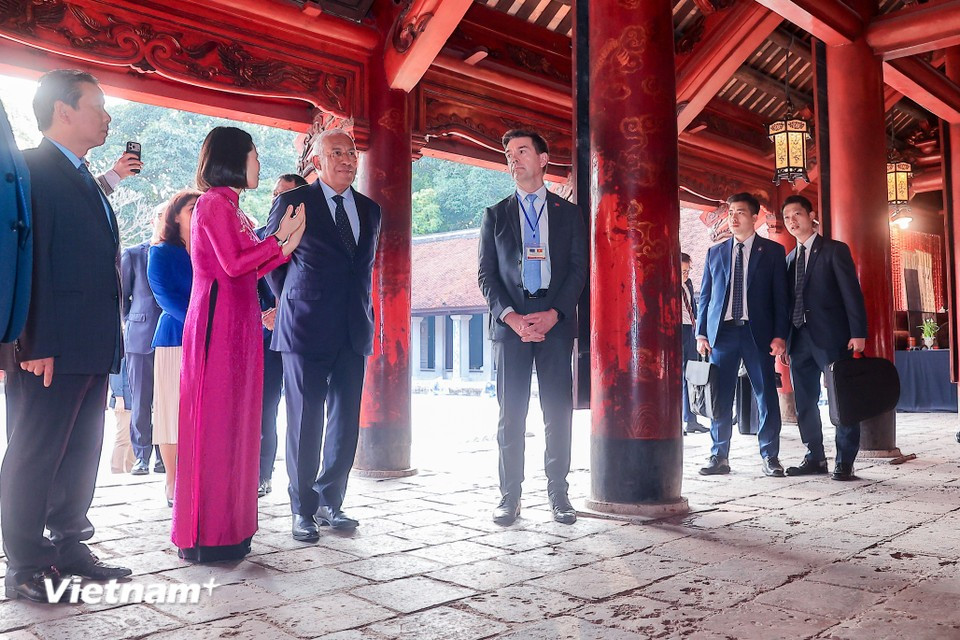 欧洲理事会主席安东尼奥·科斯塔参观文庙-国子监。图自vietnamplus