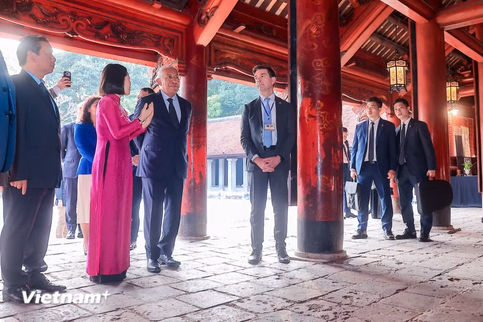 欧洲理事会主席安东尼奥·科斯塔参观文庙-国子监。图自vietnamplus