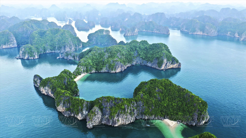 从高空俯瞰兰夏湾全景。图自越通社/越南画报