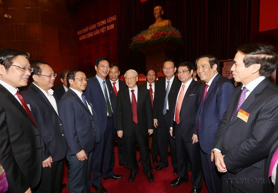 2016年3月26日在河内， 越共中央总书记、国家主席阮富仲与2016年全国党建组织部门会议参会代表合影。图自越通社