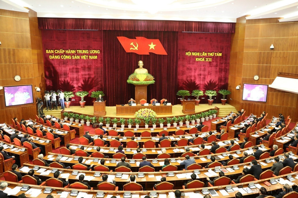 2018年10月2日在河内，阮富仲总书记在越南共产党第十二届中央委员会第八次全体会议开幕式上发表讲话。图自越通社