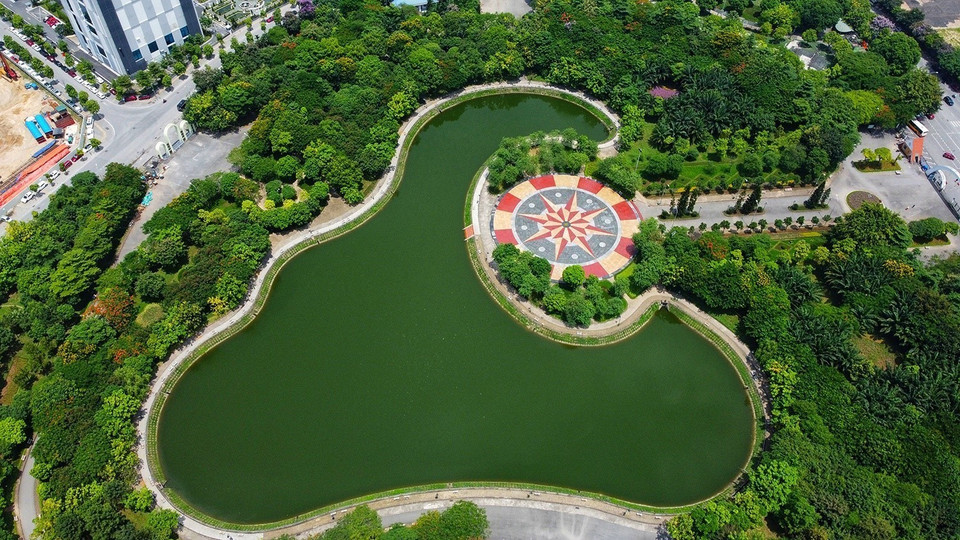 纸桥公园拥有清新的空气、安逸的环境及宽敞的空间。图自越通社