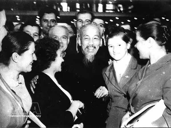 纪念胡志明主席诞辰136周年：《胡志明主席——博大的爱》
