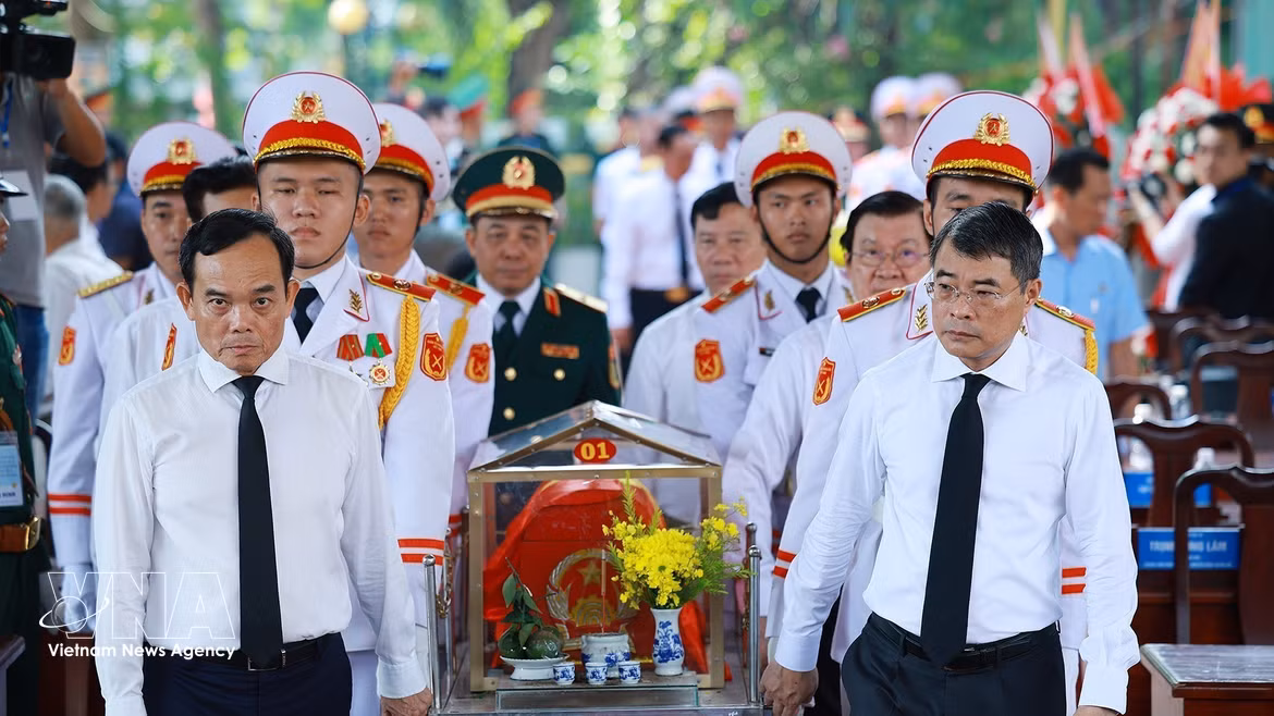 黎明兴总理出席在胡志明市举行的烈士遗骸搜寻和归集工作启动仪式